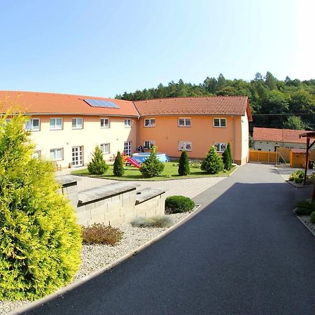 Cerny Kocour Apart Hotel Sarovy Экстерьер фото