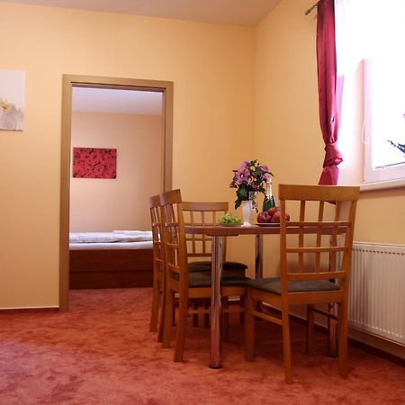 Cerny Kocour Apart Hotel Sarovy Экстерьер фото