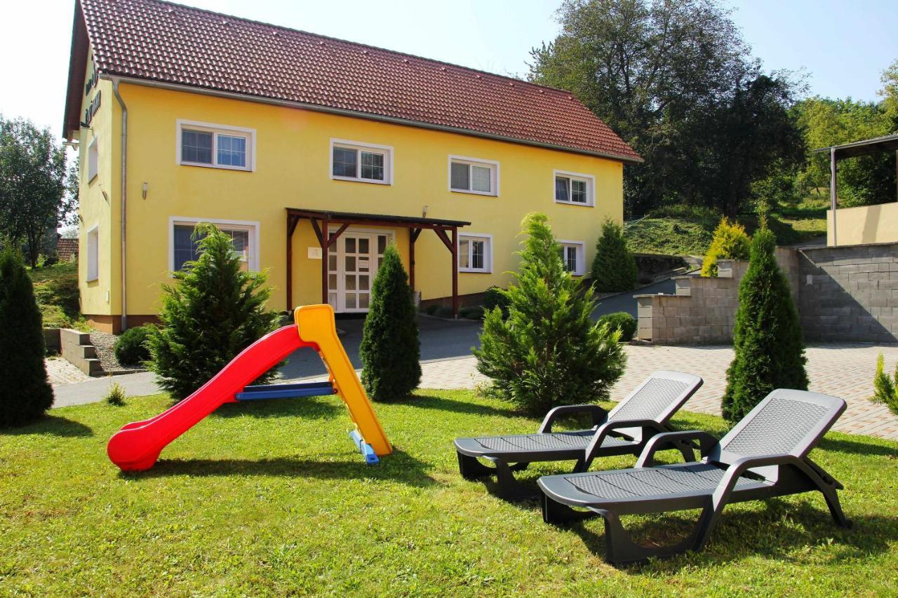 Cerny Kocour Apart Hotel Sarovy Экстерьер фото