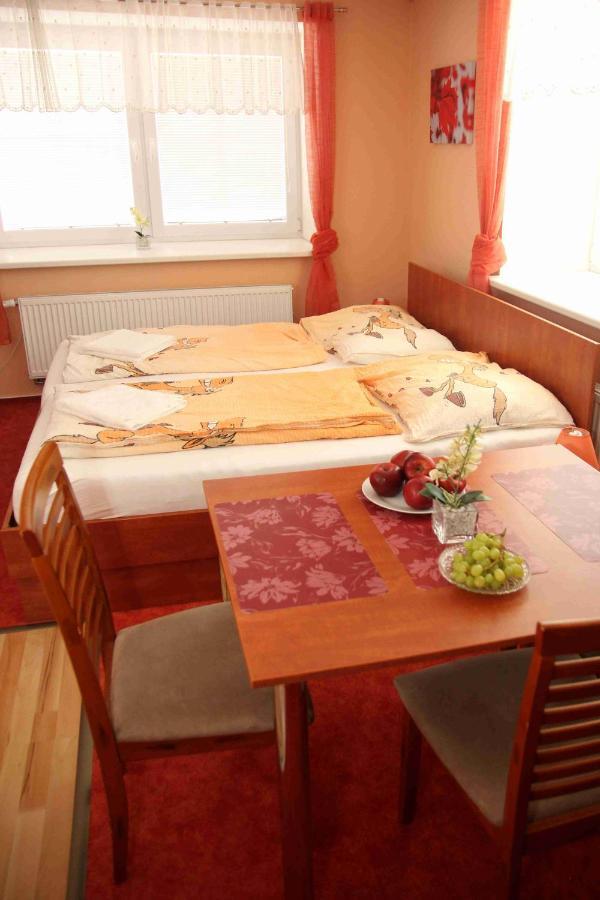 Cerny Kocour Apart Hotel Sarovy Экстерьер фото