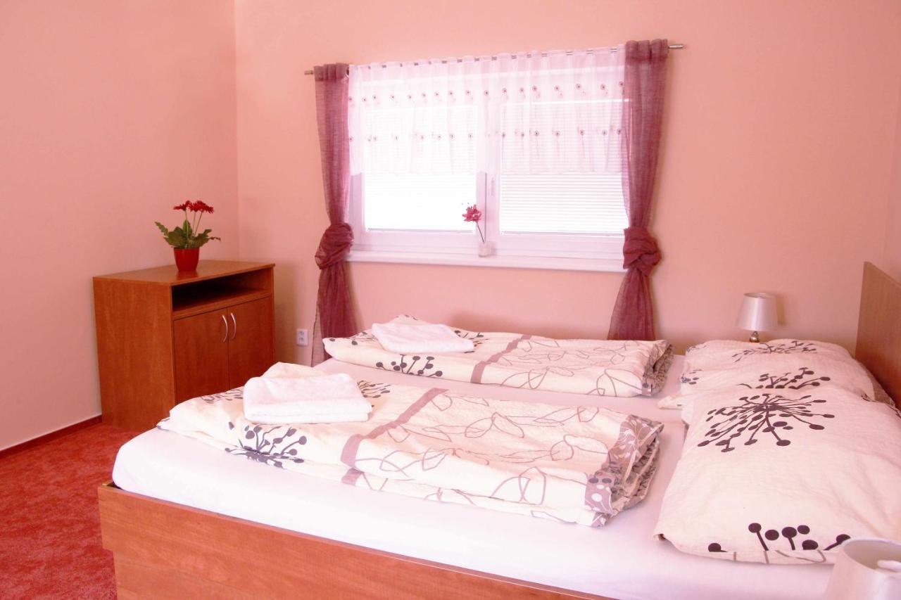 Cerny Kocour Apart Hotel Sarovy Экстерьер фото