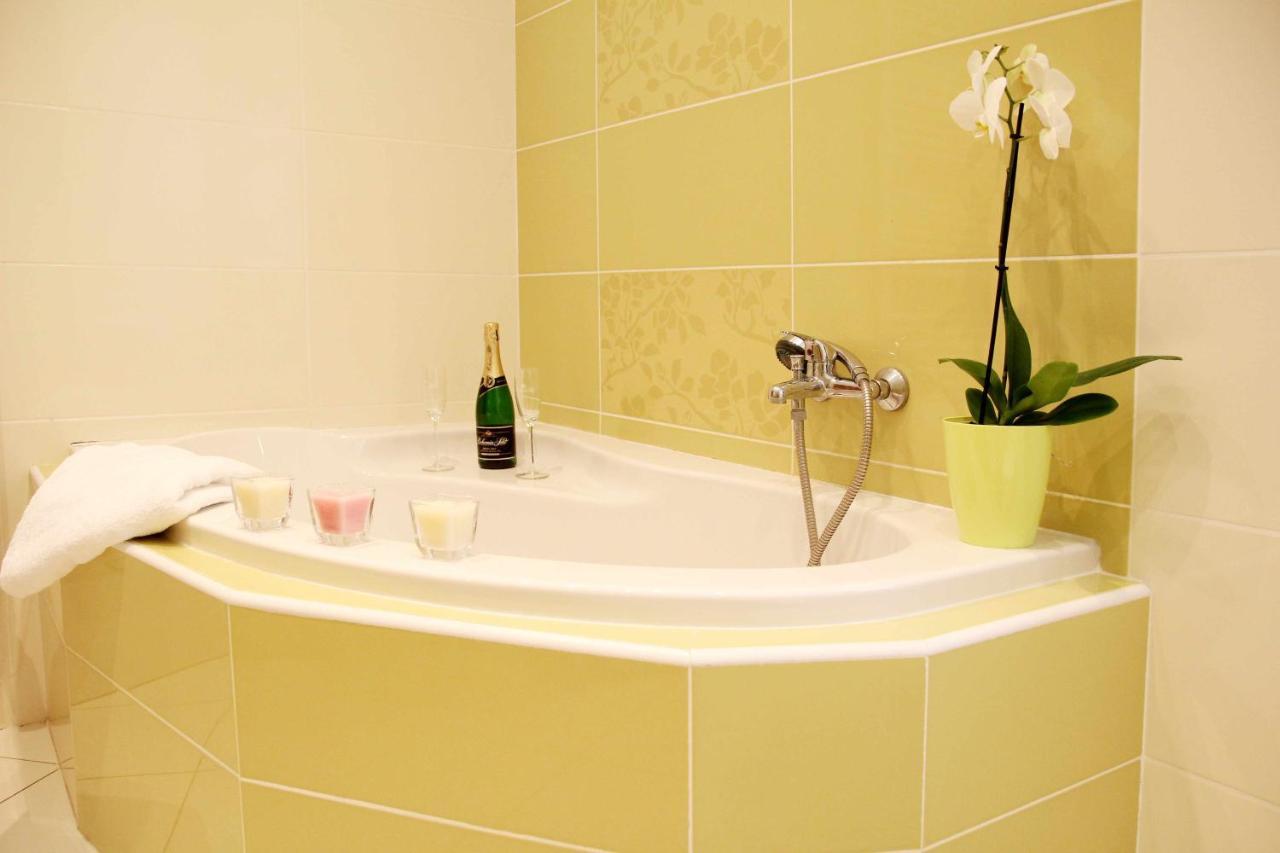 Cerny Kocour Apart Hotel Sarovy Экстерьер фото