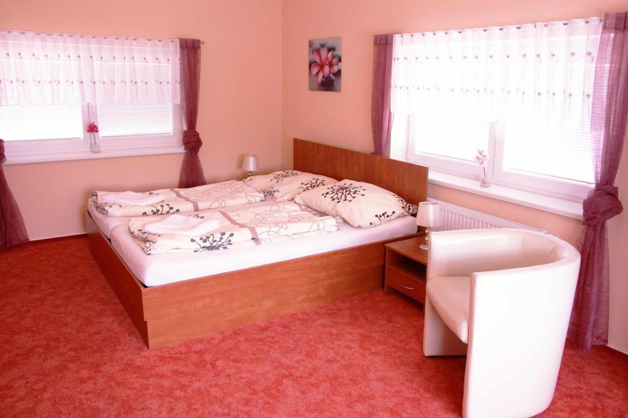 Cerny Kocour Apart Hotel Sarovy Экстерьер фото
