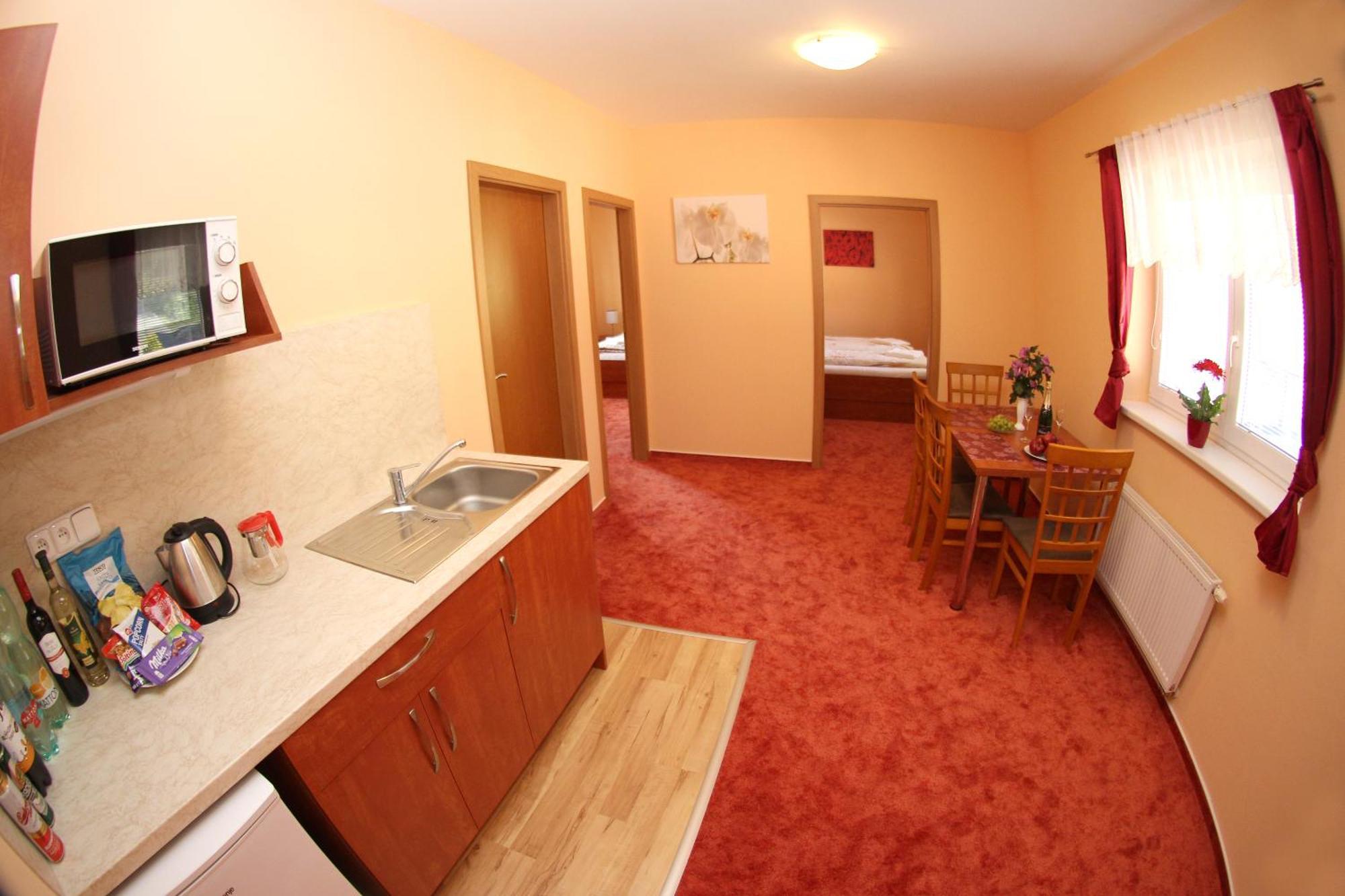 Cerny Kocour Apart Hotel Sarovy Экстерьер фото