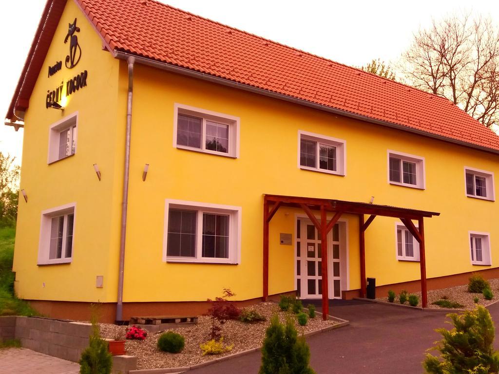 Cerny Kocour Apart Hotel Sarovy Экстерьер фото